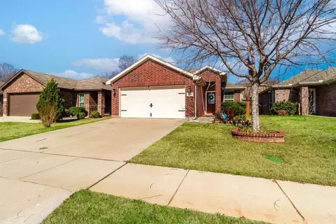1309 Briarwood Dr, Azle, TX 76020