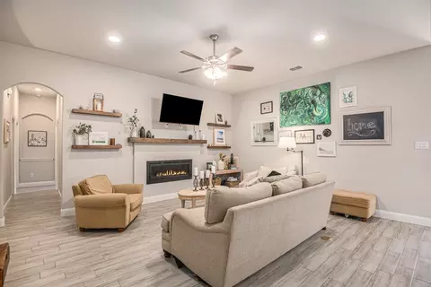 932 Sam St, Springtown, TX 76082 photo 4