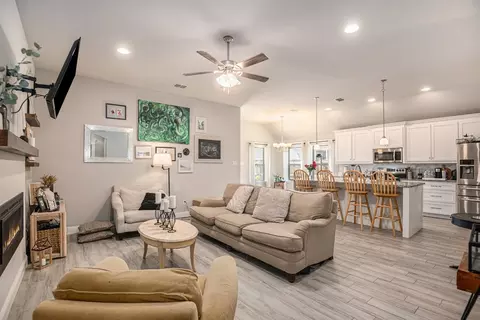 932 Sam St, Springtown, TX 76082 photo 5