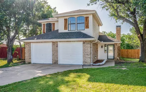 5182 Meadow Ct, Fort Worth, TX 76112