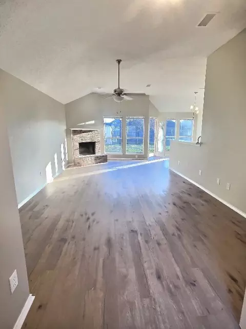 228 W Glen Meadow Dr, Glenn Heights, TX 75154