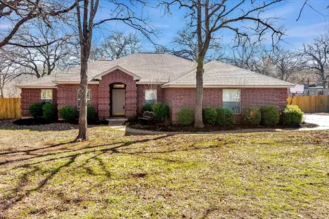 105 Mccullar Rd, Burleson, TX 76028