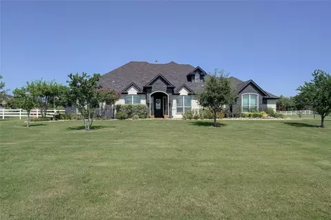 8008 Vineyard Ct, Burleson, TX 76028