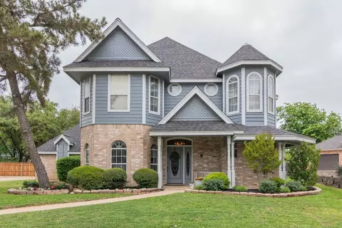 2213 Laurel Ct, Bedford, TX 76021