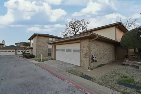 7 Meadow Ln, Bedford, TX 76021