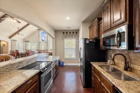 Kitchen - 301 Menton Ln, Keller, TX 76248 photo 6 of 6