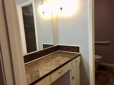 Bath - 2825 Windy Dr, Commerce, TX 75428 photo 1 of 5
