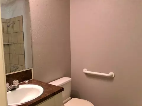 Bath - 2825 Windy Dr, Commerce, TX 75428 photo 3 of 5