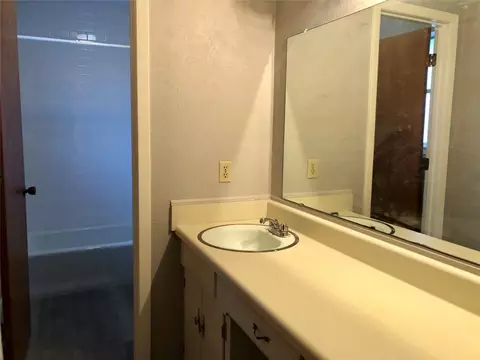 Bath - 2825 Windy Dr, Commerce, TX 75428 photo 4 of 5