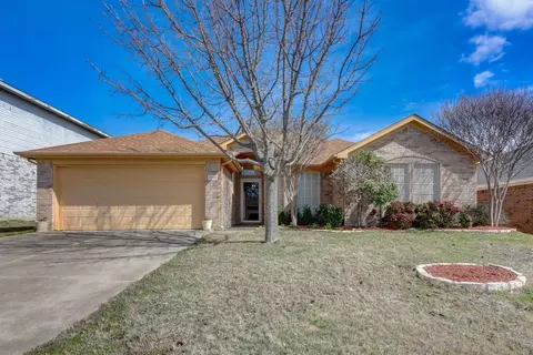 1718 Country Crest Ln, Mansfield, TX 76063
