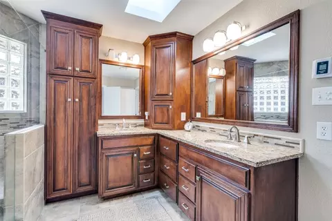 Bath - 733 Eagle Dr, Coppell, TX 75019 photo 1 of 3