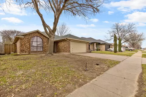 7228 Wagonwheel Rd, Fort Worth, TX 76133