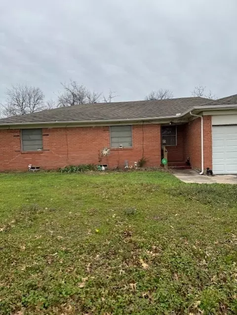 3042 Mark Twain Dr, Farmers Branch, TX 75234