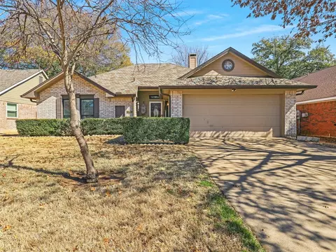 2704 Knoll Trl, Euless, TX 76039