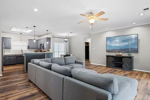 808 Saxon Ct, Crowley, TX 76036
