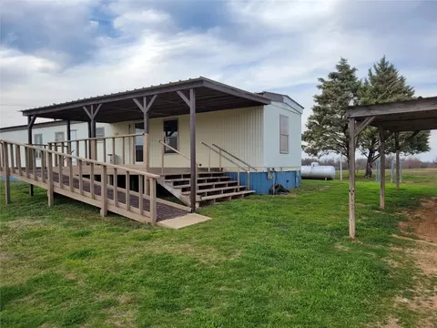 390 Leatherwood Ln, Poolville, TX 76487