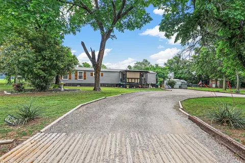 324 Bowden Cir, Burleson, TX 76028