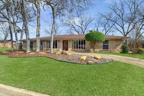 2529 Nantucket Dr, Sherman, TX 75092