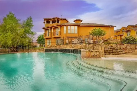 2660 Venice Dr #4, Grand Prairie, TX 75054