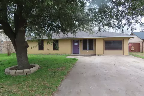 409 S 1st St, Crandall, TX 75114