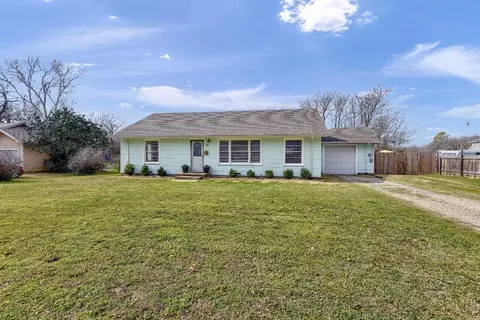 111 Line Dr, Gainesville, TX 76240
