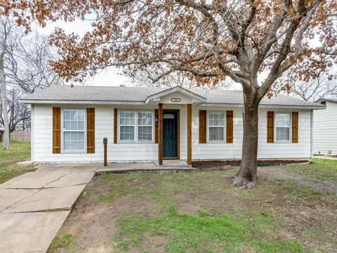 108 Falls Dr, Euless, TX 76039