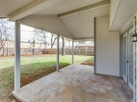 Exterior - 108 Falls Dr, Euless, TX 76039 photo 4 of 5