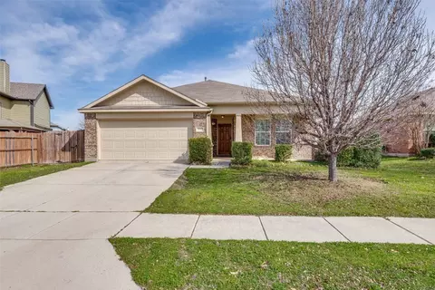 1805 Sparrow Ln, Aubrey, TX 76227