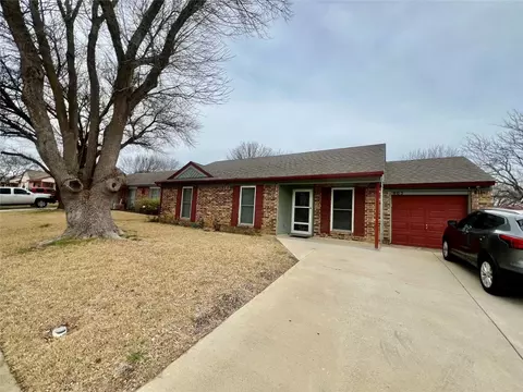 805 Annapolis Dr, Arlington, TX 76017