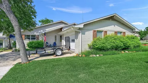 131 Blackfoot Trl, Lake Kiowa, TX 76240