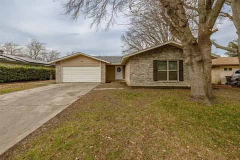 701 Cavendish Dr, Arlington, TX 76014