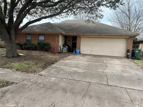 8029 Lazy Brook Dr, Watauga, TX 76148