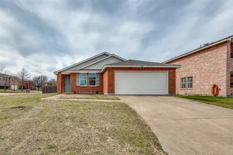 932 Springfield Dr, Cedar Hill, TX 75104