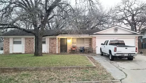 1028 Ferndale Ave, Azle, TX 76020