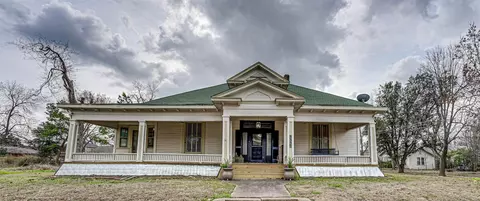 1515 Caddo St, Commerce, TX 75428