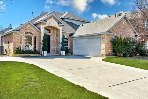 2739 Eastland Dr, Grand Prairie, TX 75052