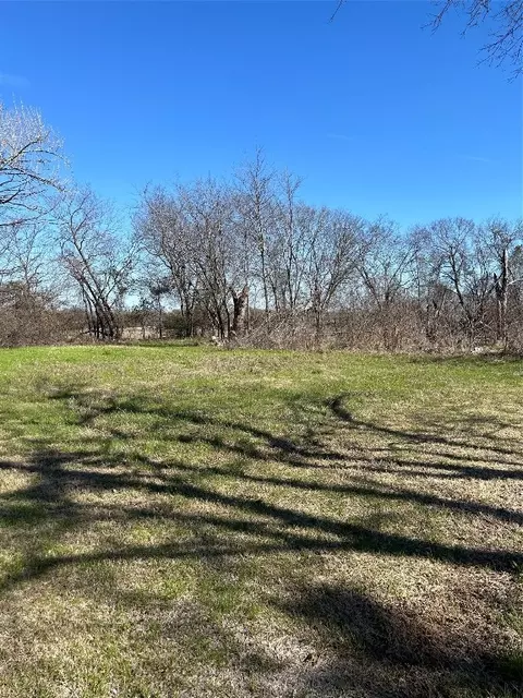 106 Hickory St, Lone Oak, TX 75453