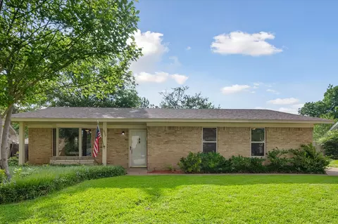 1637 Clifton Ct, Grand Prairie, TX 75051