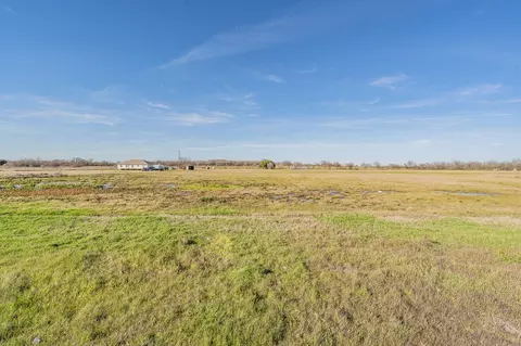 401 E Vaughn Rd, Cleburne, TX 76031 photo 3