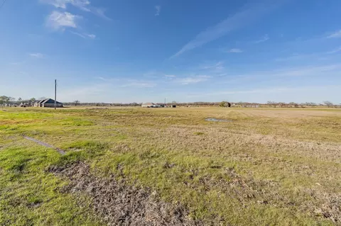 401 E Vaughn Rd, Cleburne, TX 76031 photo 2