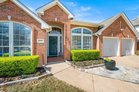 2805 Springbranch Ct, Grapevine, TX 76051