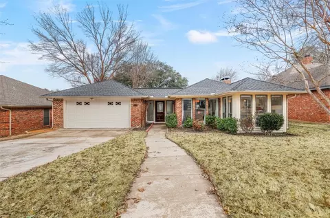 2725 Citadel Dr, Arlington, TX 76012