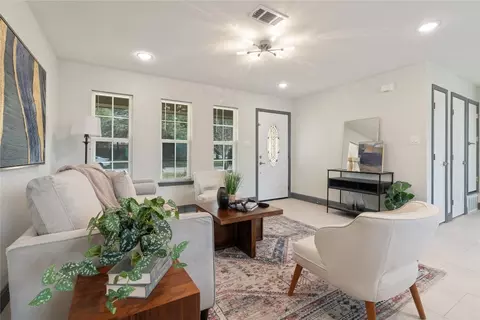 901 Piccadilly Cir, Hurst, TX 76053