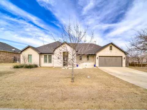 121 Cedar Ln, Roanoke, TX 76262