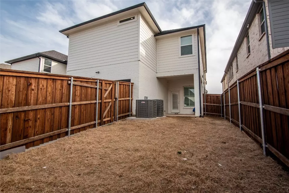 Exterior - 810 Kennedy Dr, Allen, TX 75013 photo 3 of 3