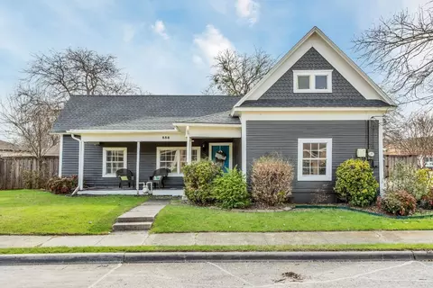 336 W College St, Lewisville, TX 75057