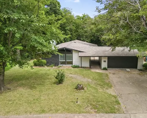 325 Meadowcreek Dr, Desoto, TX 75115