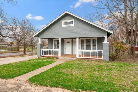 Exterior - 101 E Hull St, Denison, TX 75021 photo 2 of 10