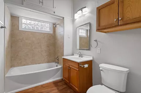 Bath - 101 E Hull St, Denison, TX 75021 photo 1 of 1