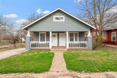 Exterior - 101 E Hull St, Denison, TX 75021 photo 3 of 10